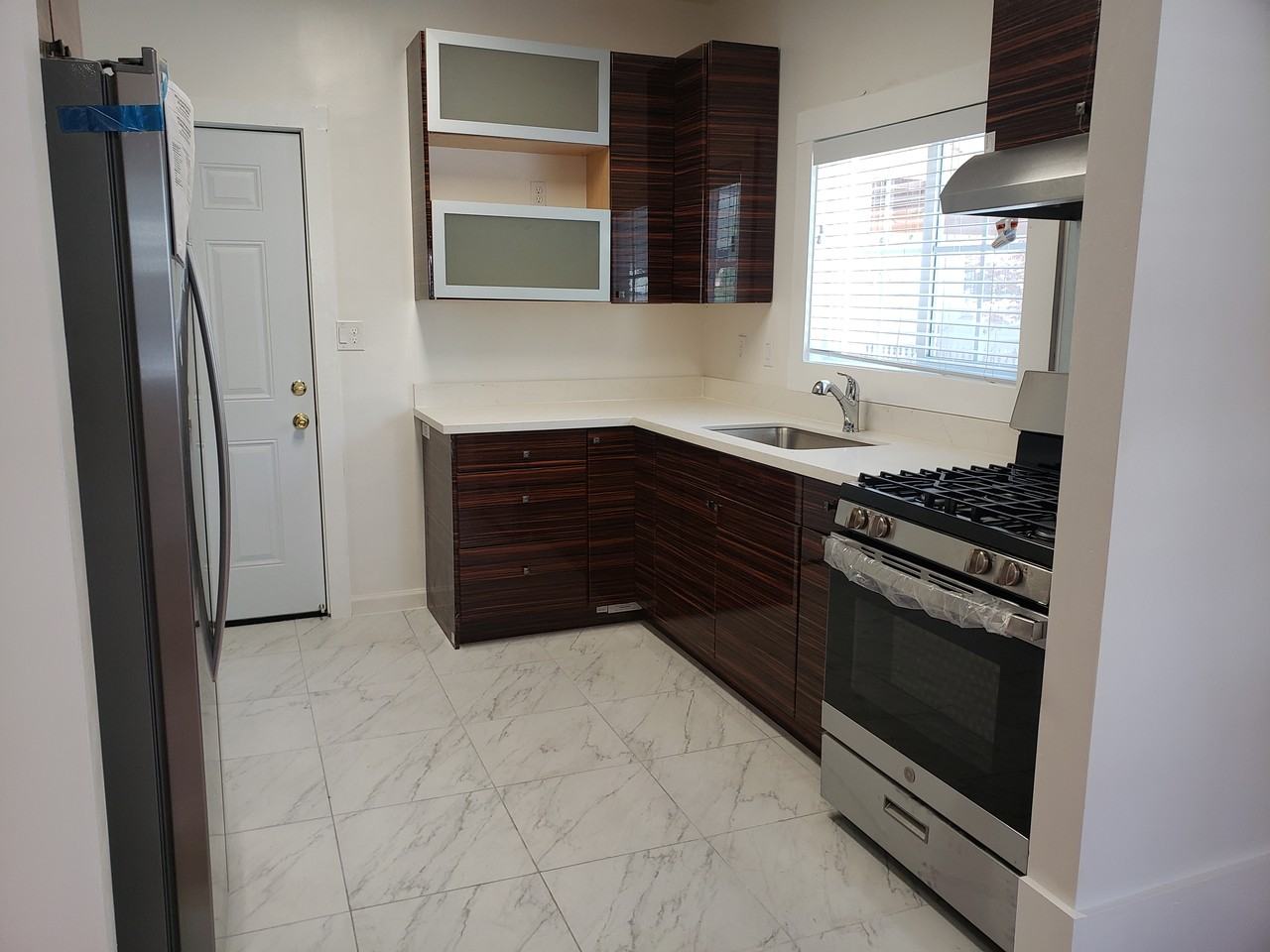 530 40th St #3 - Photo 2 of 8