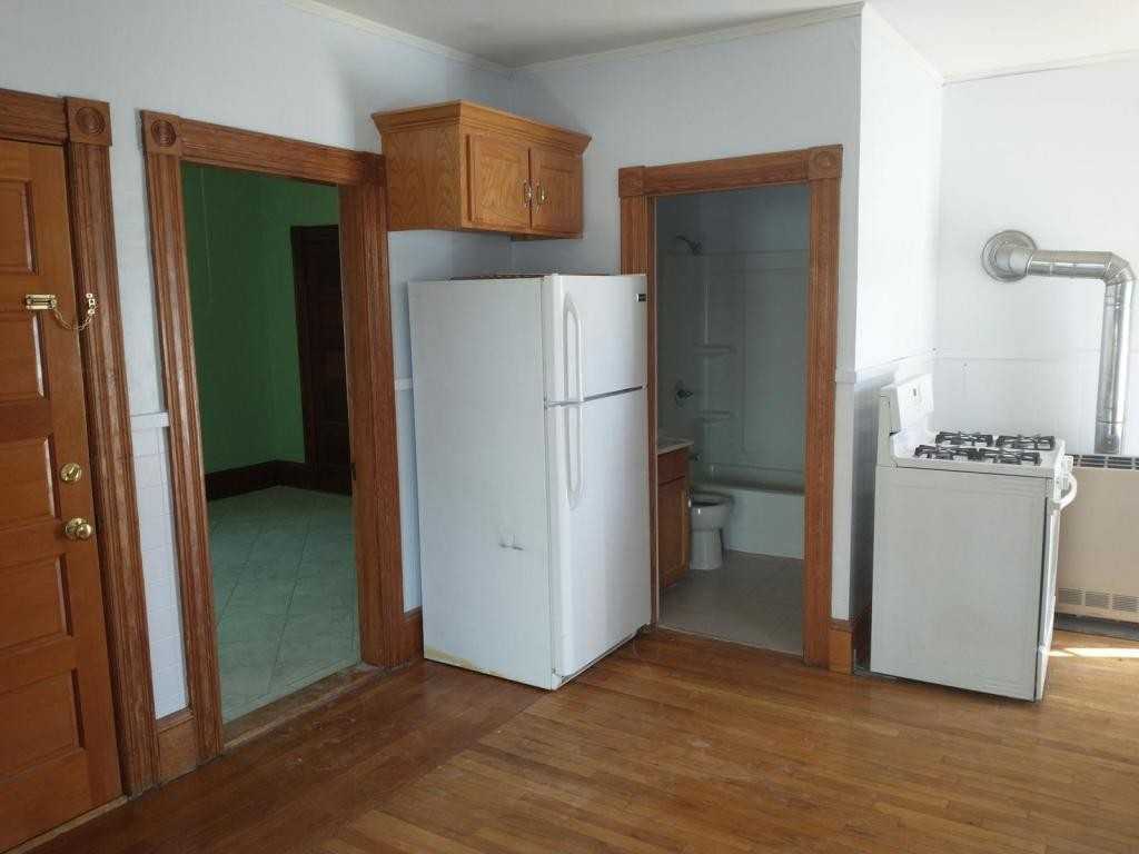 349 Wilson St - Photo 2 of 8