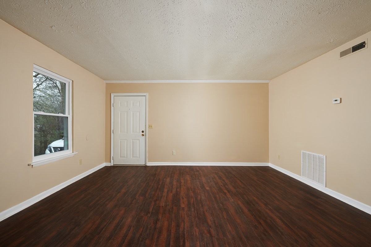 207 Mcarthur Dr #C - Photo 2 of 8