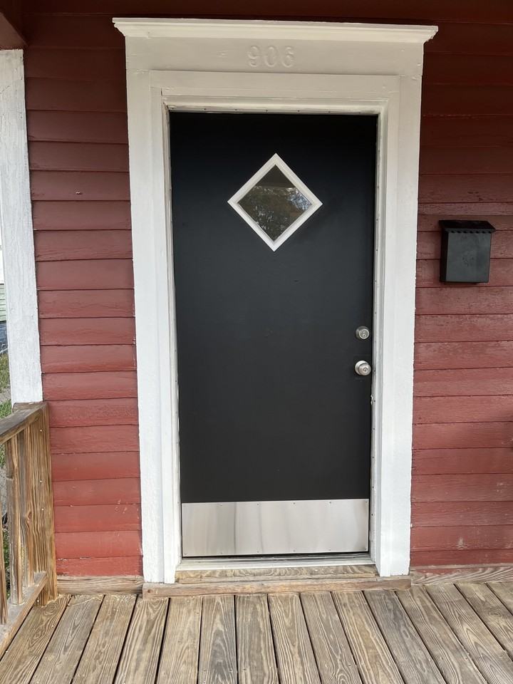 906 Queen St #NA - Photo 2 of 21