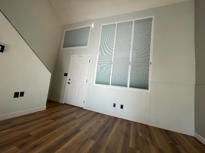 4240 N Longview Ave #4 - Photo 5 of 30