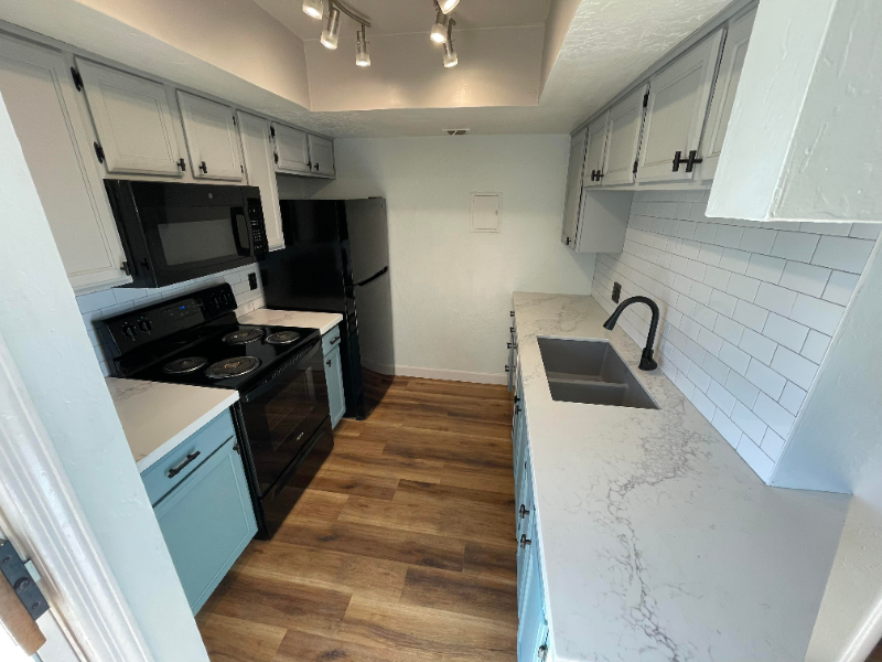 4240 N Longview Ave #4 - Photo 7 of 30