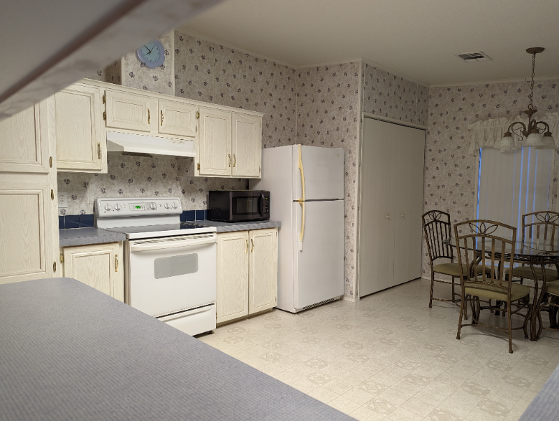 684 Tulip Cir E - Photo 3 of 13