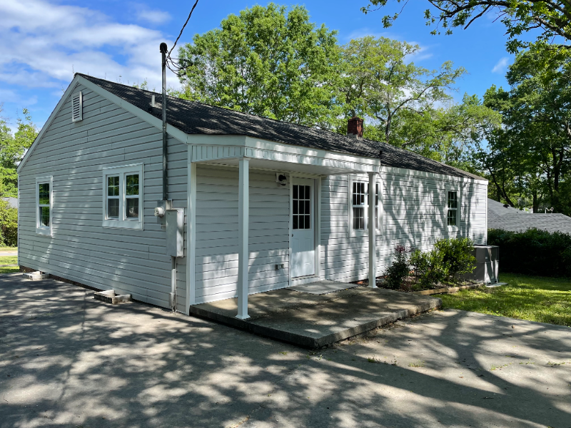 441 W Springs St - Photo 3 of 12