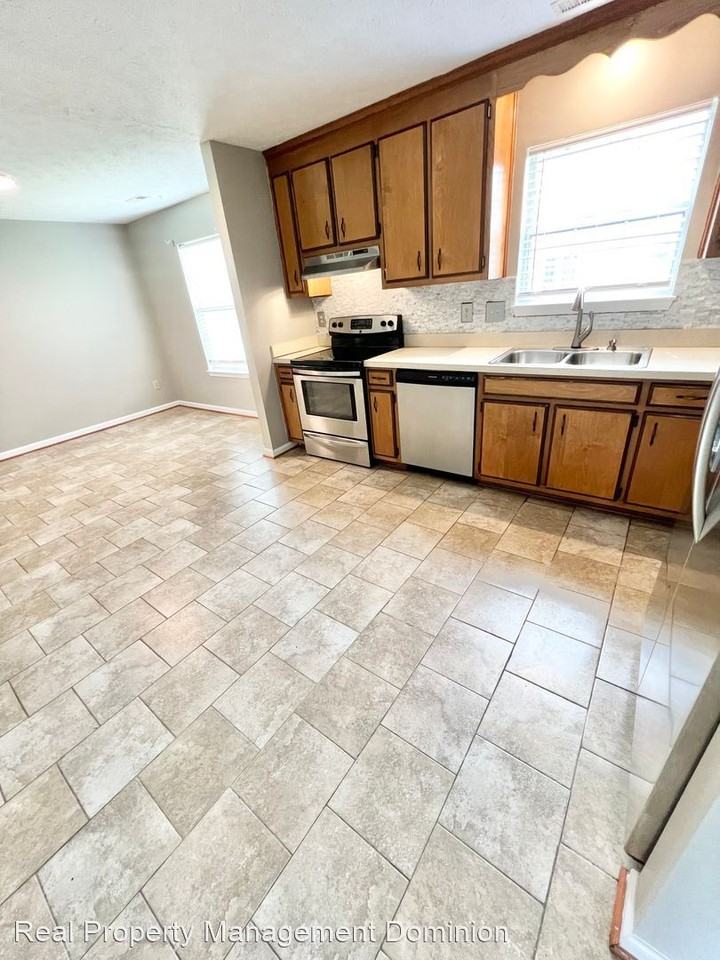 28 Rotherham Ln - Photo 2 of 50