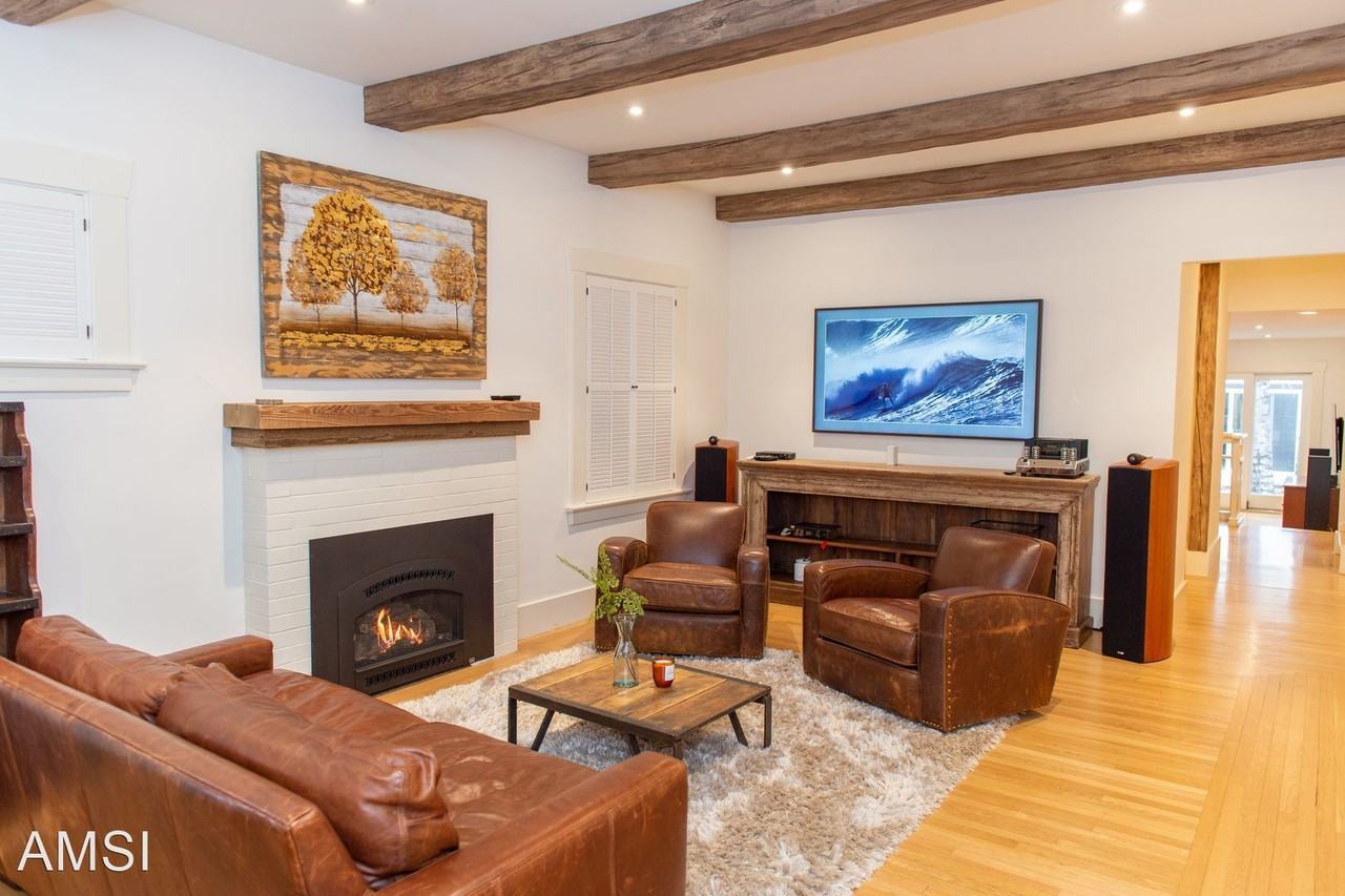 1016 Spring St - Photo 3 of 50