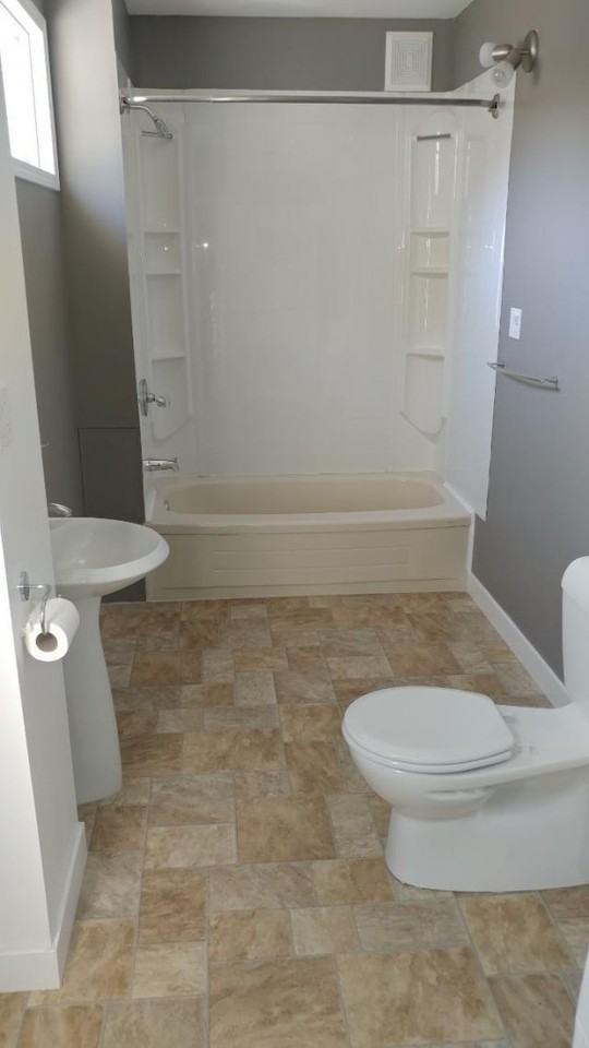 466 Alfred Ave - Photo 3 of 10