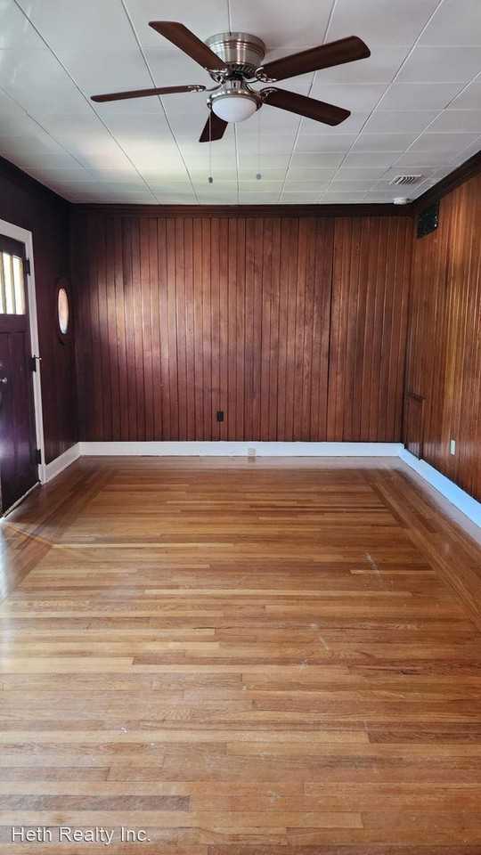 4250 Woodmere St - Photo 3 of 21