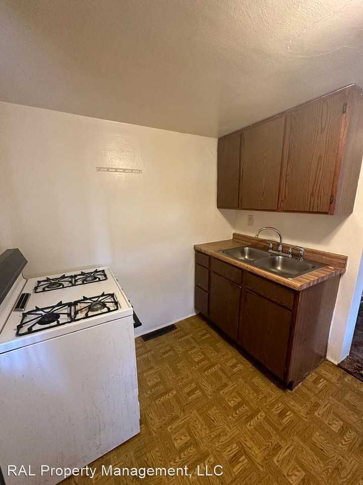 503 W Laclede Ave - Photo 2 of 5