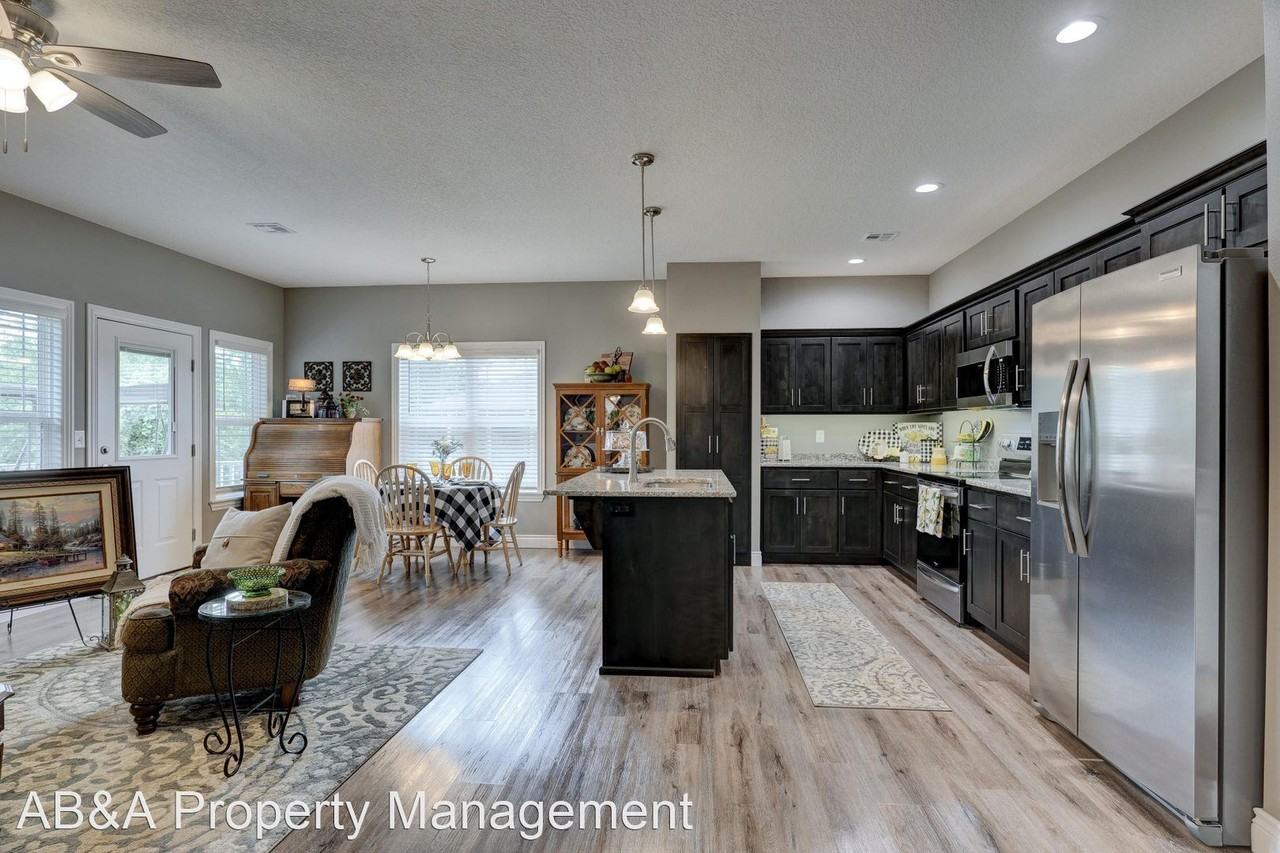 602-608 Pineview St. - Photo 2 of 10