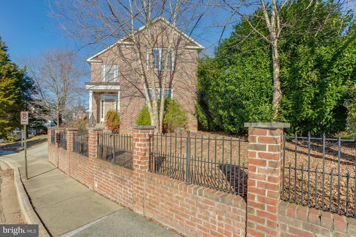 4947 18th St N - Photo 2 of 32