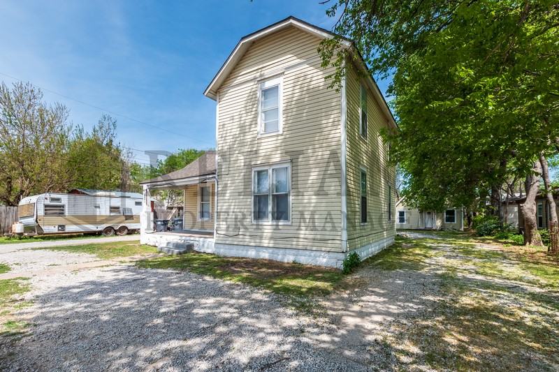 826 W Mentor St - Photo 3 of 18