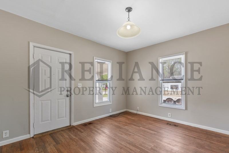 826 W Mentor St - Photo 4 of 18