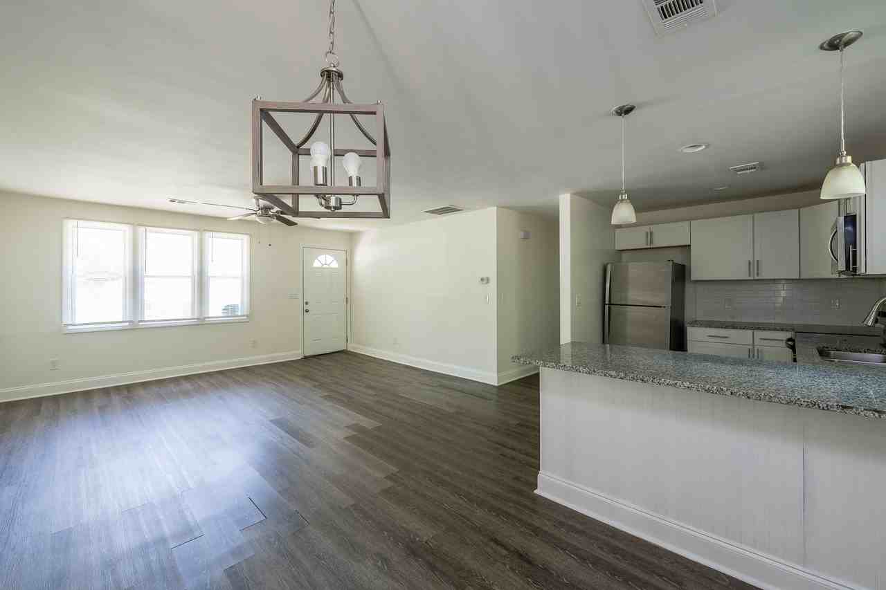 3381 Renault Rd Se - Photo 3 of 23