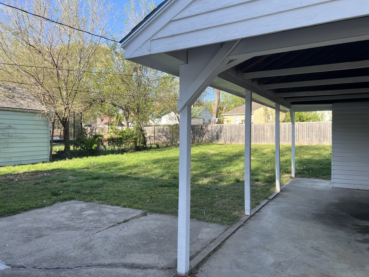 1137 Sw Cambridge Ave - Photo 3 of 13