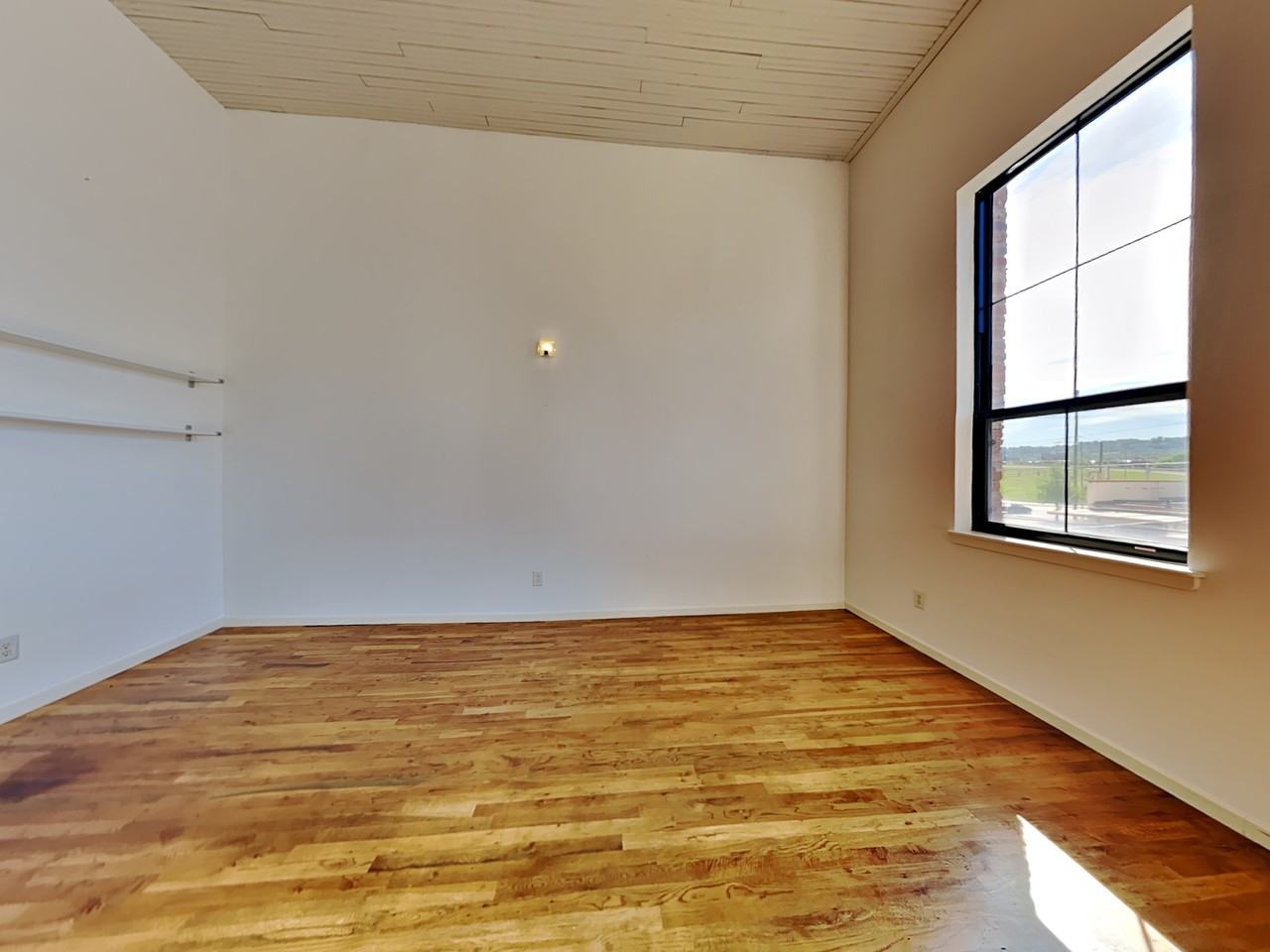 2421 2nd Ave N #5 - Photo 2 of 12