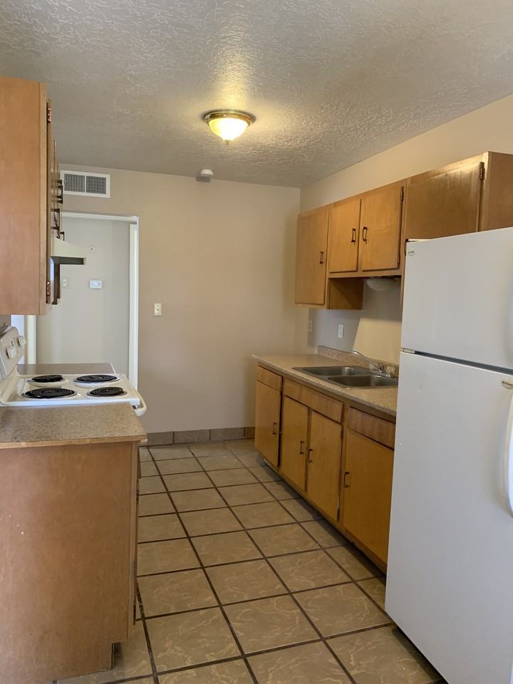 419 Monroe St Ne - Photo 7 of 25