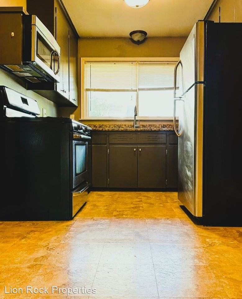 349 15th Ave NE - Photo 2 of 21