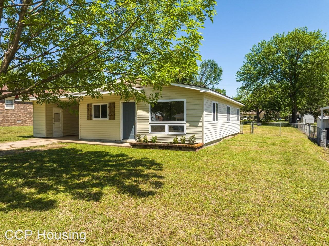 4407 S 26th St - Photo 2 of 23