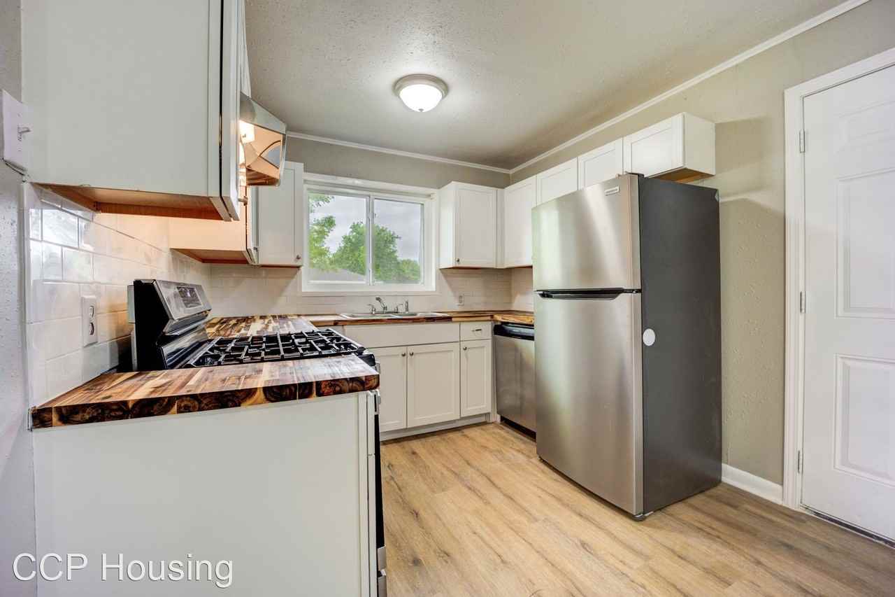 4407 S 26th St - Photo 3 of 23