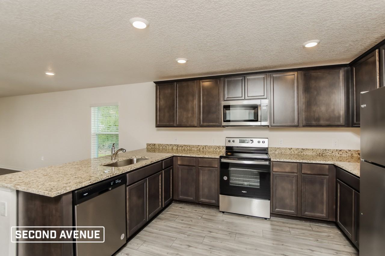 931 Eldron Blvd Se - Photo 2 of 16