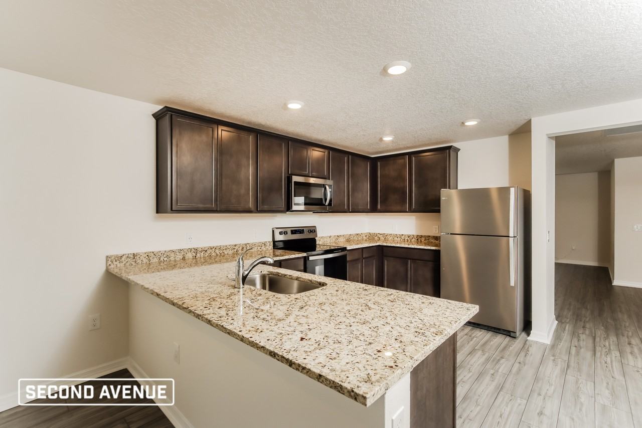 931 Eldron Blvd Se - Photo 3 of 16