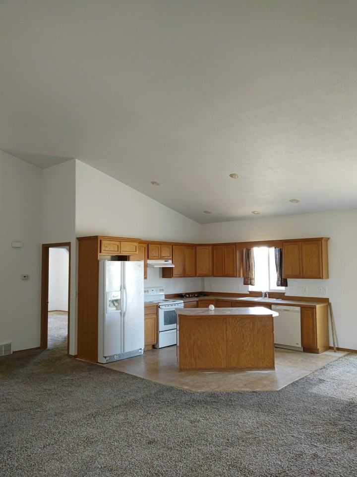 924 S Aspen St #924 - Photo 2 of 3