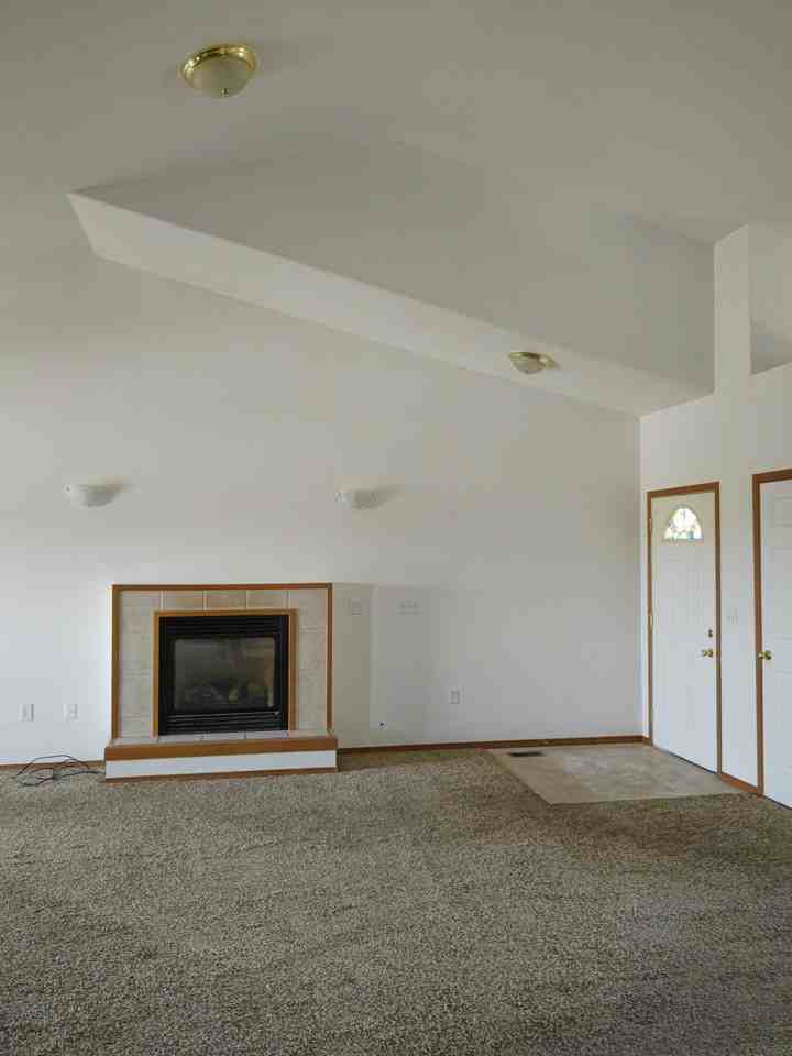 924 S Aspen St #924 - Photo 3 of 3