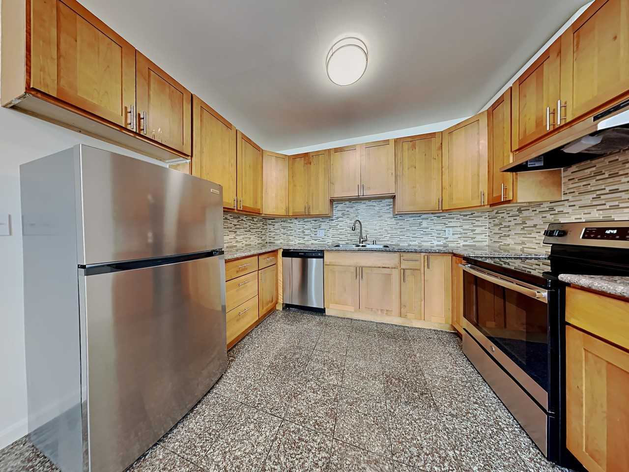 945-947 Oak St. - Photo 3 of 14