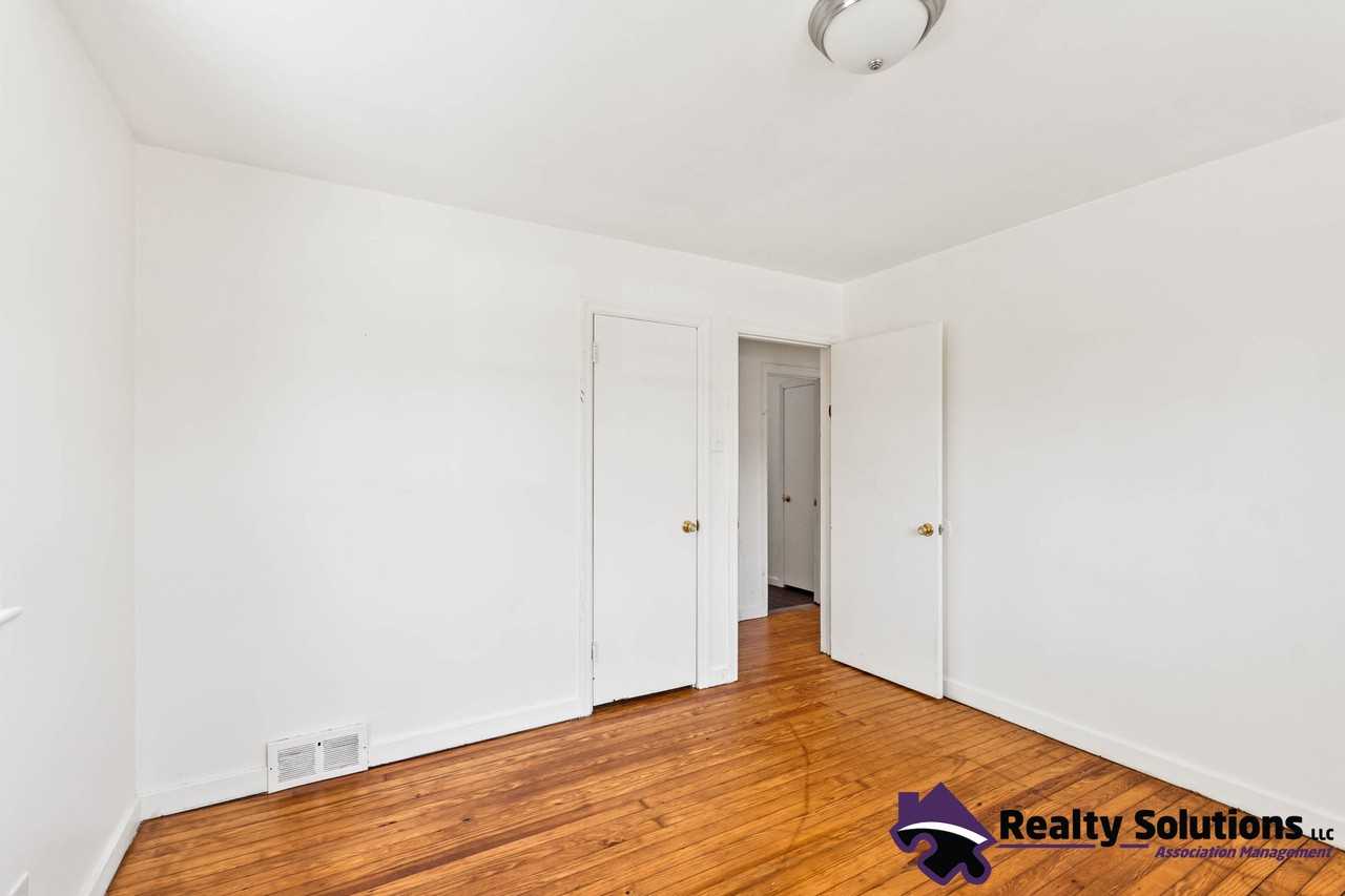 503 4th St #1 - Photo 2 of 19