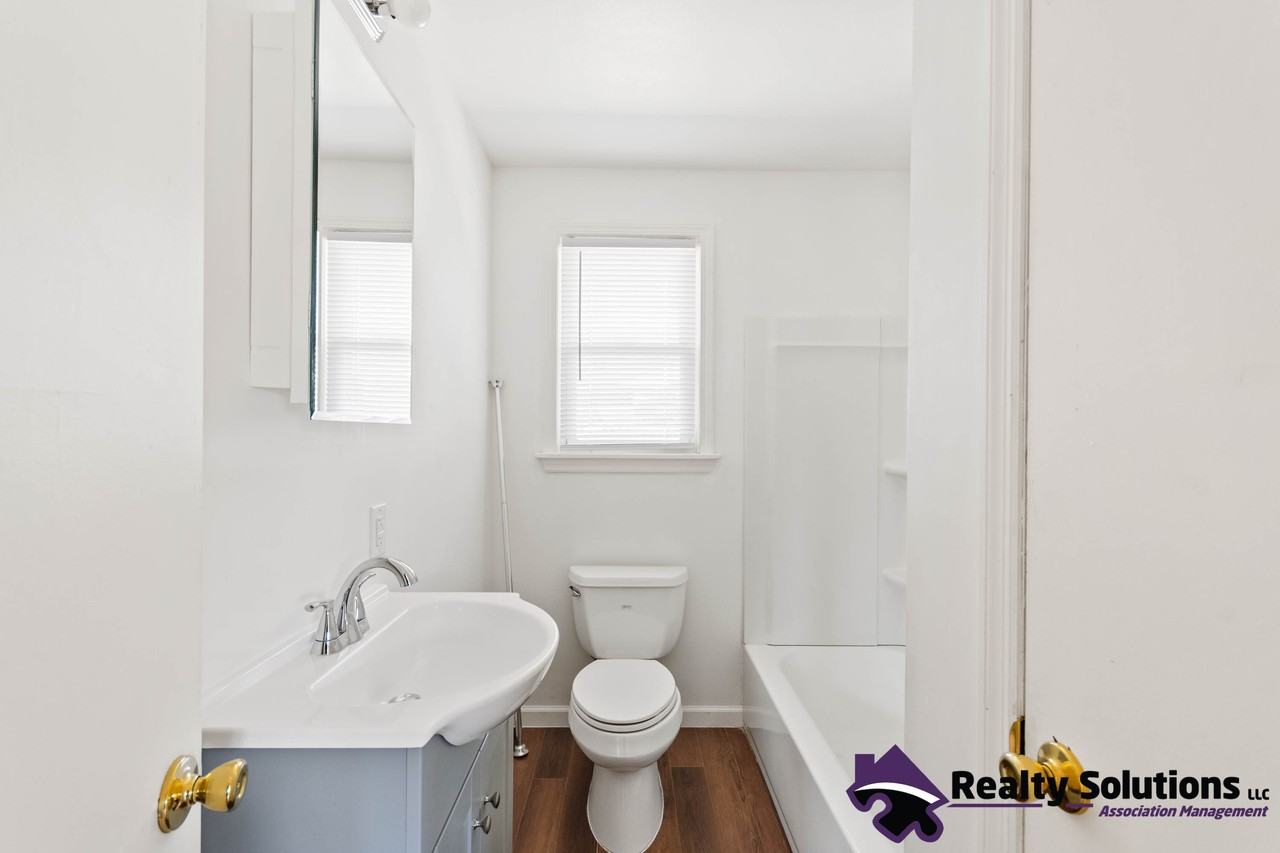 503 4th St #1 - Photo 5 of 19