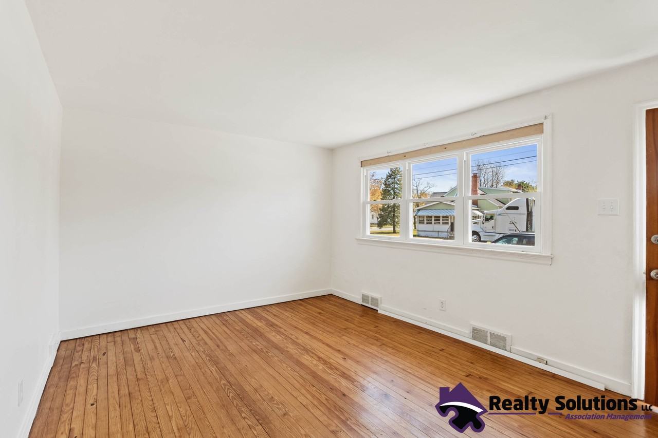 503 4th St #1 - Photo 6 of 19