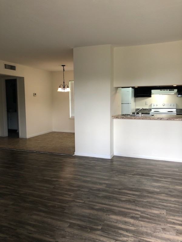 520 E Lagrange St #12