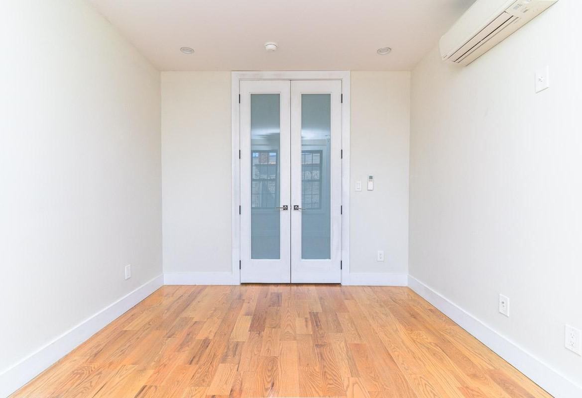 50 Starr St #2L - Photo 6 of 11