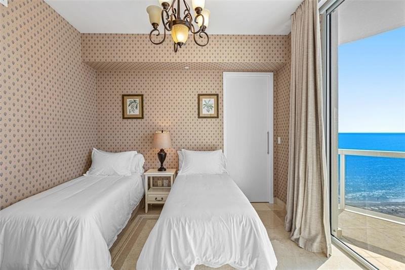 15908 Collins Ave - Photo 3 of 8