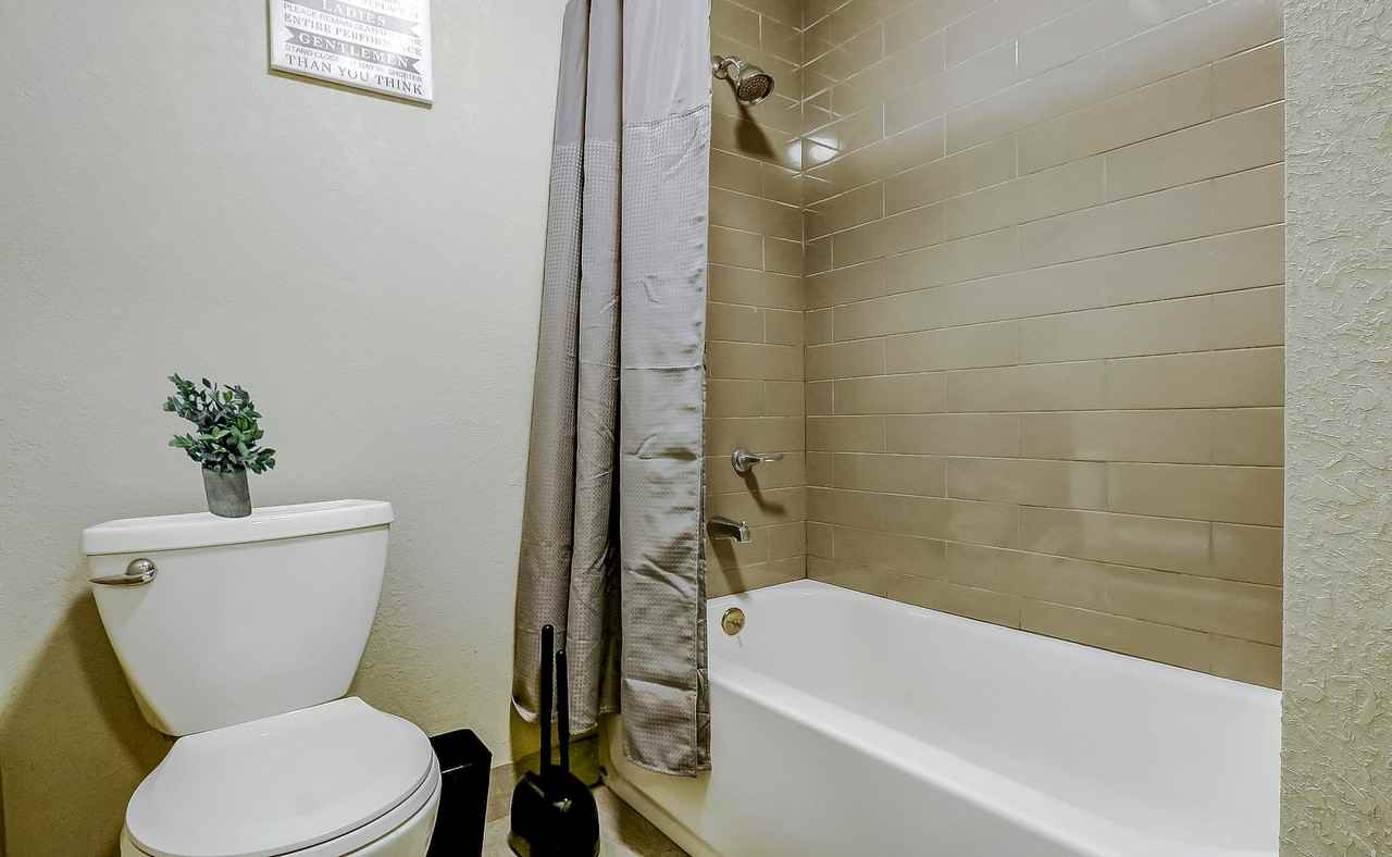 E Hanna Ave - Photo 5 of 20