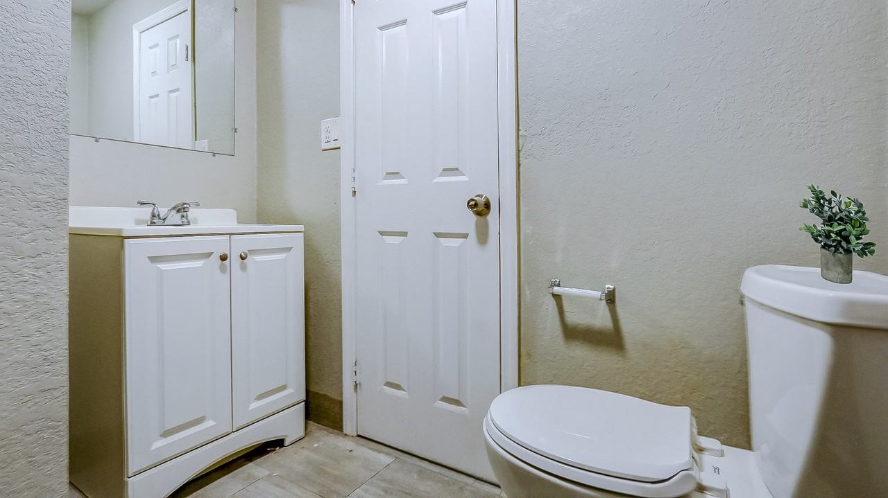 E Hanna Ave - Photo 4 of 20