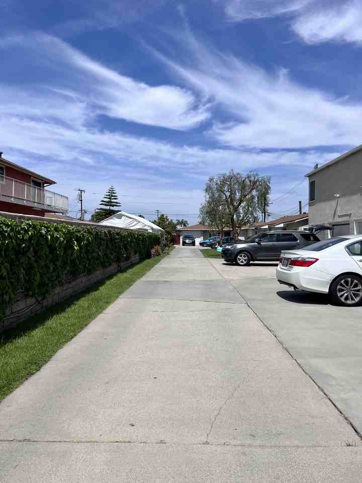 8121 Golden Ave - Photo 2 of 10