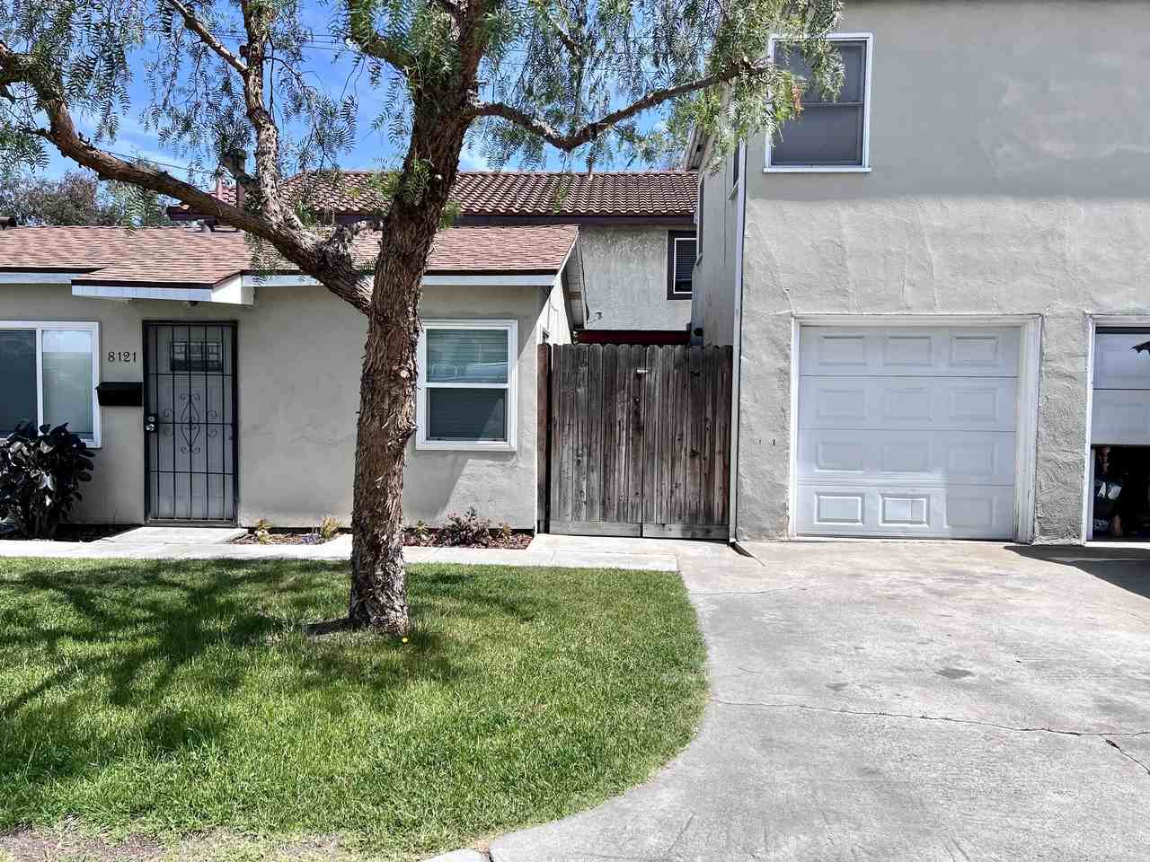 8121 Golden Ave - Photo 3 of 10