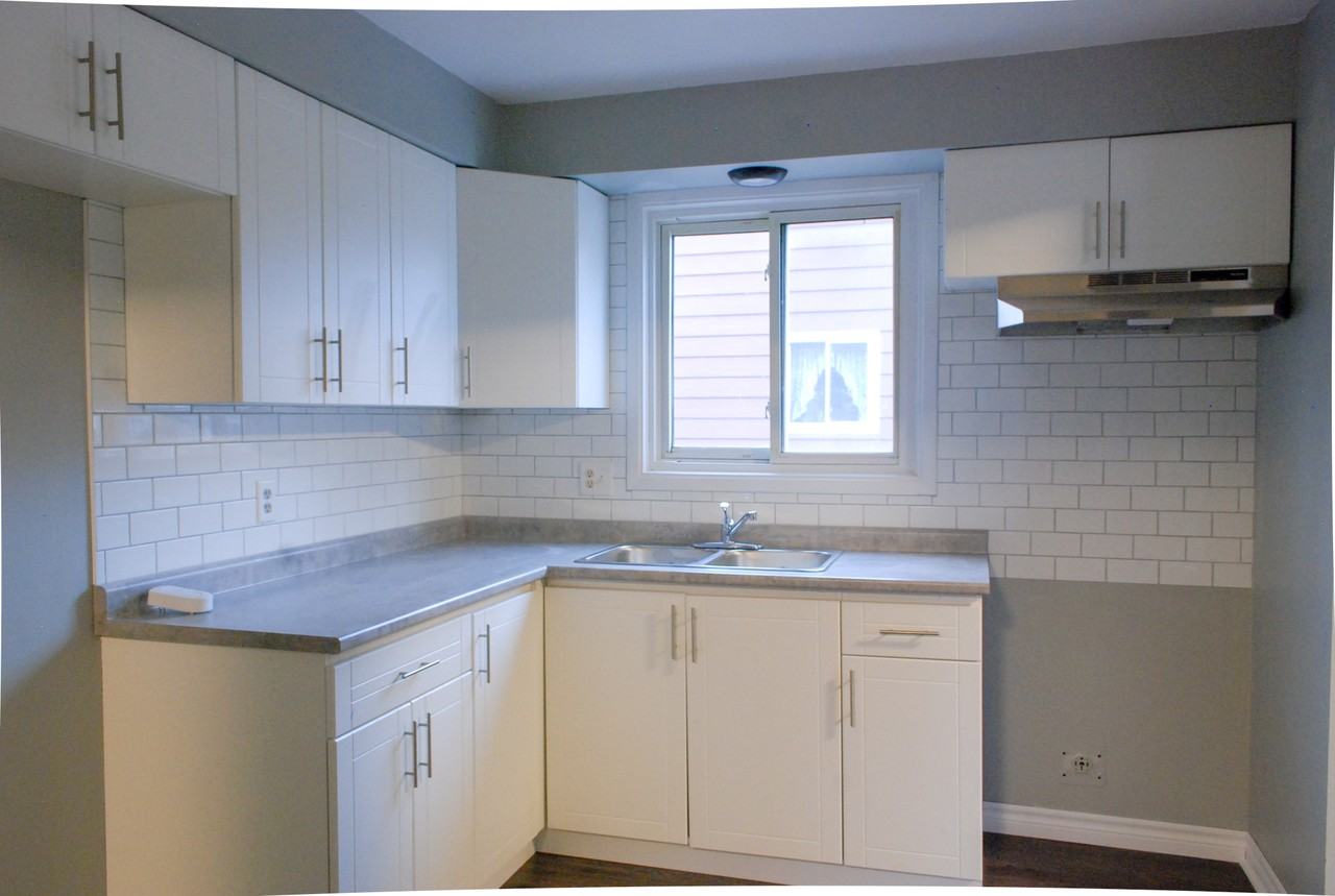 8240 Mundare Crescent - Photo 3 of 15