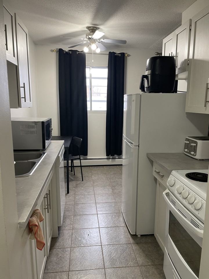 Strathcona Manor Apartments 10045 83 Ave Nw, Edmonton, AB T6E 2C3 Zumper