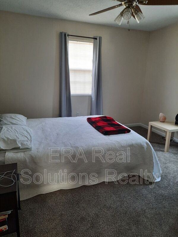 1076 N West St - Photo 3 of 8