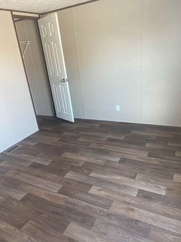 2130 Rand Morgan Rd - Photo 7 of 8