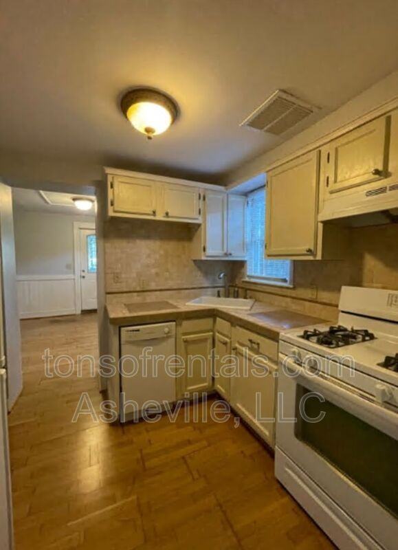 1316 Hyman Ave - Photo 7 of 13