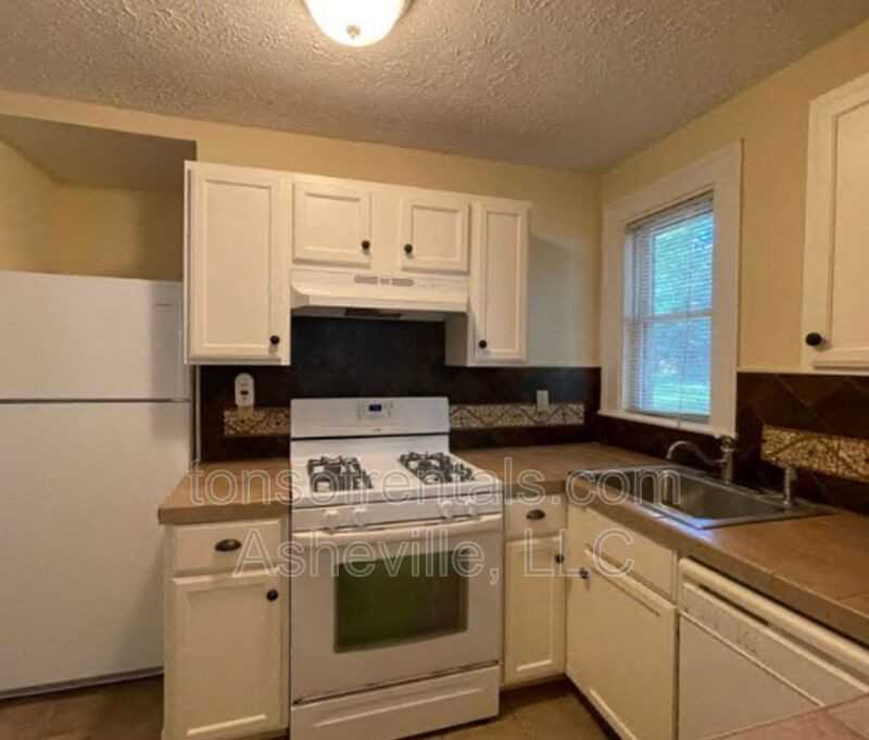 1316 Hyman Ave - Photo 6 of 15