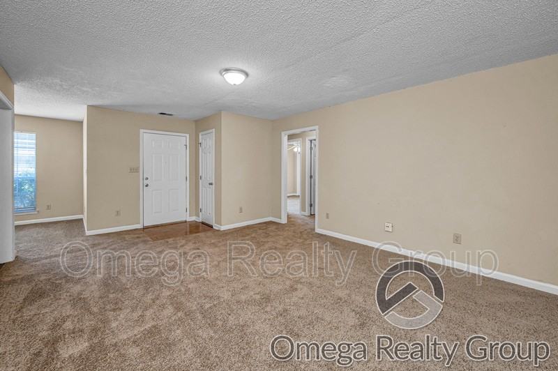 6749 Lakes Edge Ln - Photo 5 of 32