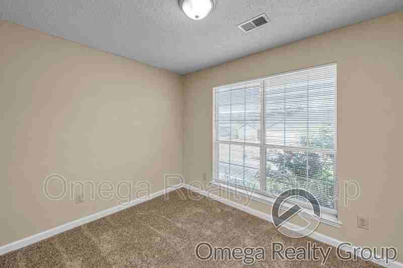 6749 Lakes Edge Ln - Photo 6 of 32