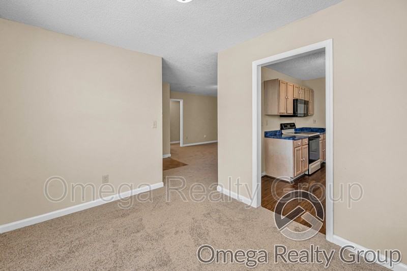 6749 Lakes Edge Ln - Photo 7 of 32