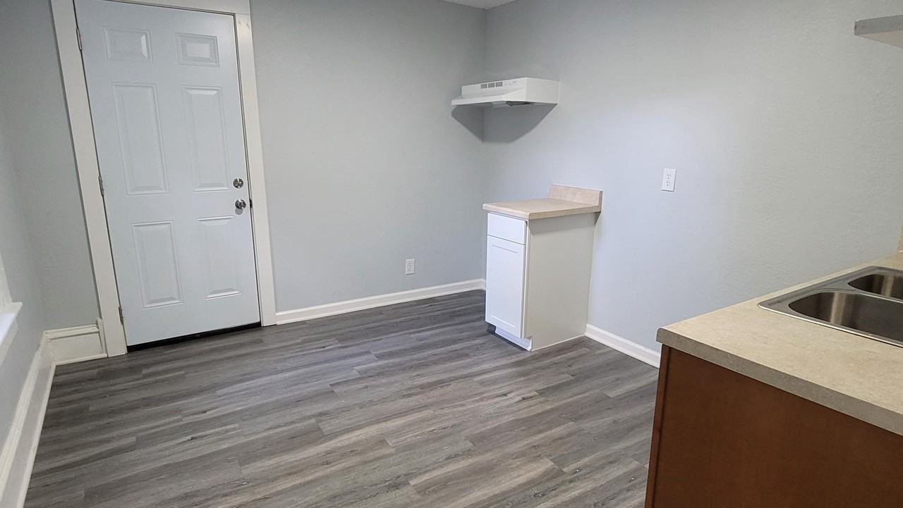 177 Williams Pl #177 - Photo 4 of 13