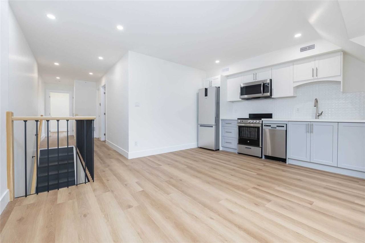 1502 Dufferin Street 3rd floor - Photo 2 of 8